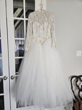 BRAND NEW CUSTOM PAULA VARSALONA DESIGNER LUXURY WEDDING / BRIDAL GOWN IN SIZE 6